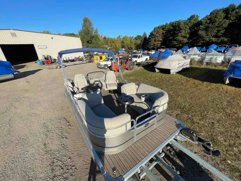 Slide: The Image of Whisper Pontoons LS 818 RLS 2020 - 15