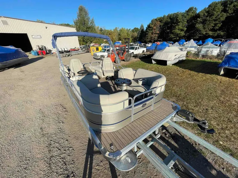 Slide: The Image of Whisper Pontoons LS 818 RLS 2020 - 16