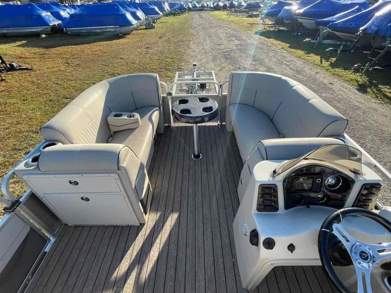 Slide: The Image of Whisper Pontoons LS 818 RLS 2020 - 4