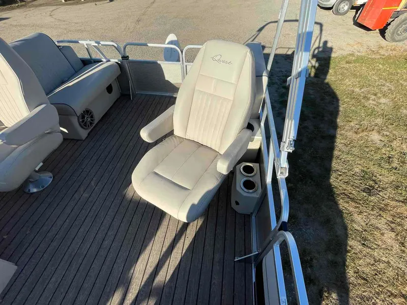 Slide: The Image of Whisper Pontoons LS 818 RLS 2020 - 6