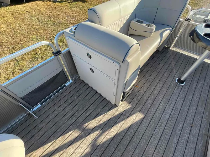 Slide: The Image of Whisper Pontoons LS 818 RLS 2020 - 7