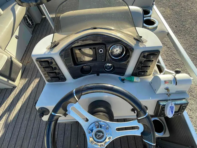 Slide: The Image of Whisper Pontoons LS 818 RLS 2020 - 8
