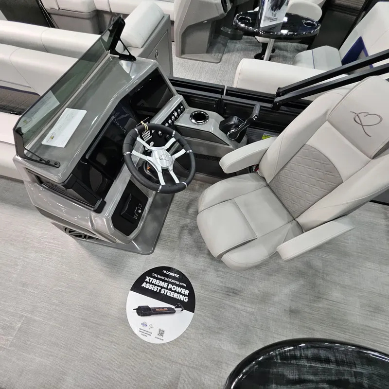 Slide: The Image of Qwest Qwest 22 L-Class Lanai Flip 2025 - 10