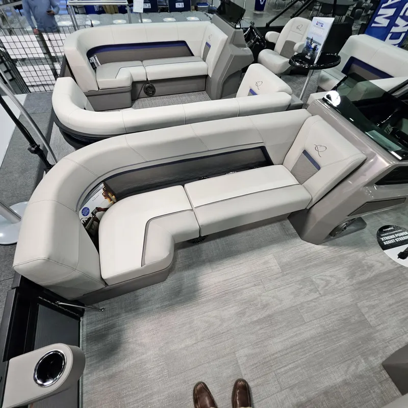 Slide: The Image of Qwest Qwest 22 L-Class Lanai Flip 2025 - 3