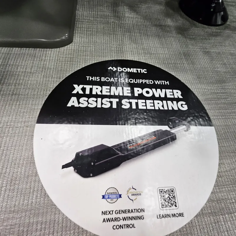 Slide: The Image of Qwest Qwest 22 L-Class Lanai Flip 2025 - 9