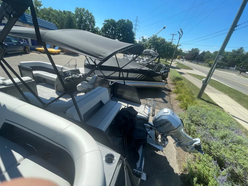 Slide: The Image of Qwest E 20 Lanai 2025 - 9