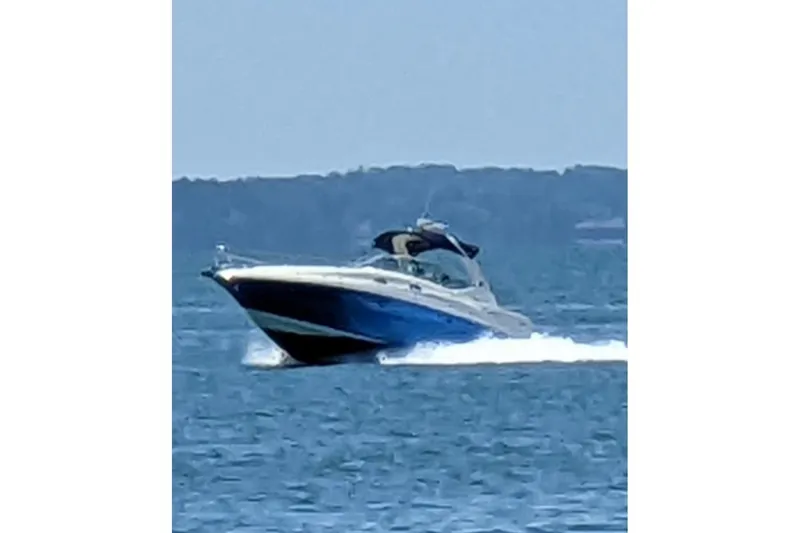 Slide: The Image of 2005 Sea Ray Sundancer 320 cruising on open water. - 14
