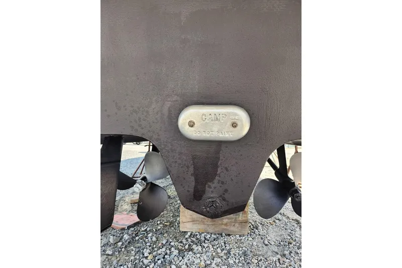 Slide: The Image of 2005 Sea Ray Sundancer 320 boat propeller and anode detail. - 4