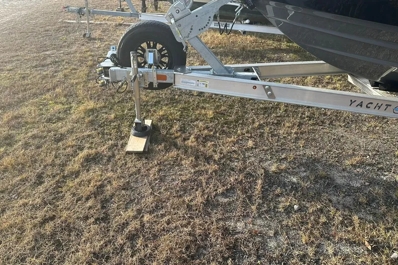 Slide: The Image of Trailer for 2019 Yamaha Boats 210 FSH Sport on grassy ground. - 24