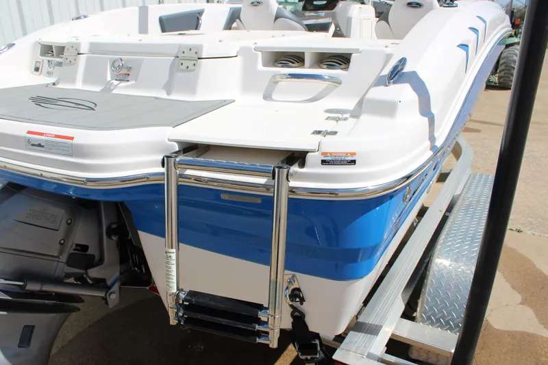 Slide: The Image of 2021 Chaparral 19 SSi Ski & Fish boat rear view with swim platform and ladder. - 17