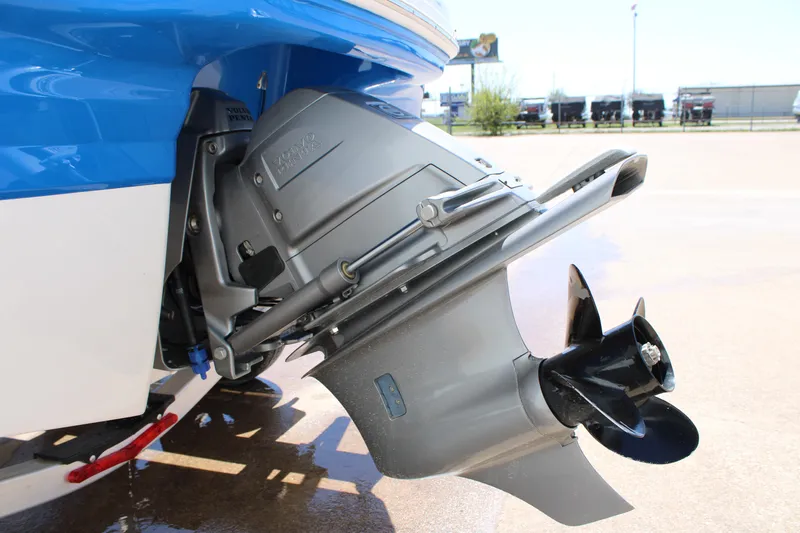 Slide: The Image of 2021 Chaparral 19 SSi Ski & Fish boat with Volvo Penta outdrive. - 20