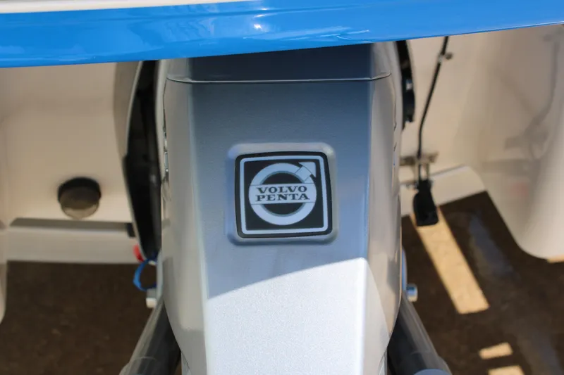 Slide: The Image of Volvo Penta engine on 2021 Chaparral 19 SSi Ski & Fish boat. - 21