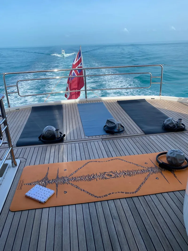 Slide: The Image of Flybridge Aft - 38