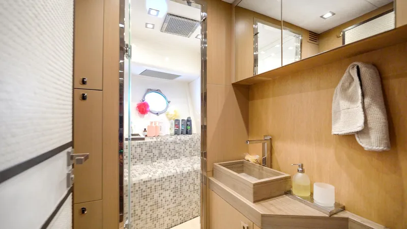 Slide: The Image of Crew Head - 70