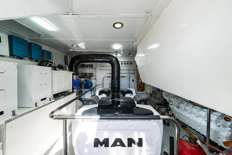 Slide: The Image of New MAN 1900 - 76