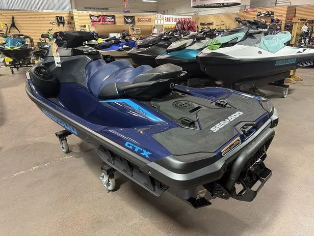 Slide: The Image of Sea-Doo GTX 170 2026 - 12