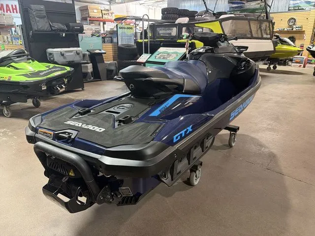 Slide: The Image of Sea-Doo GTX 170 2026 - 13