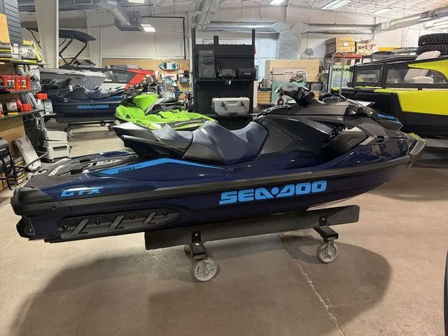 Slide: The Image of Sea-Doo GTX 170 2026 - 14