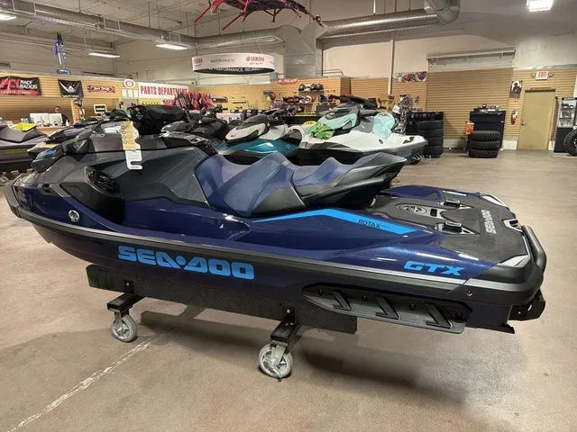 Slide: The Image of Sea-Doo GTX 170 2026 - 15