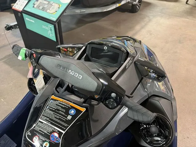 Slide: The Image of Sea-Doo GTX 170 2026 - 18