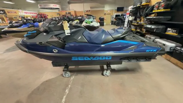 Slide: The Image of Sea-Doo GTX 170 2026 - 4