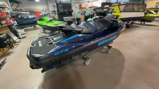 Slide: The Image of Sea-Doo GTX 170 2026 - 7