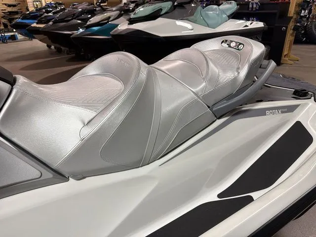 Slide: The Image of Sea-Doo GTX Limited 325 2026 - 16