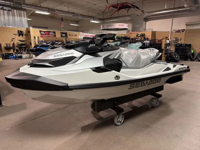 Slide: The Image of Sea-Doo GTX Limited 325 2026 - 18