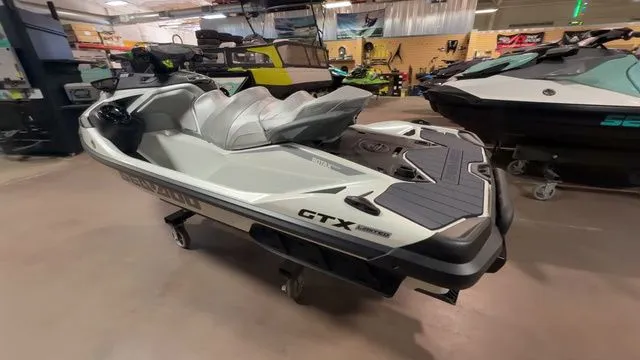Slide: The Image of Sea-Doo GTX Limited 325 2026 - 9