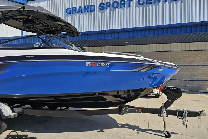 Slide: The Image of 2017 Yamaha Boats 242X E-Series in blue at Grand Sport Center. - 11