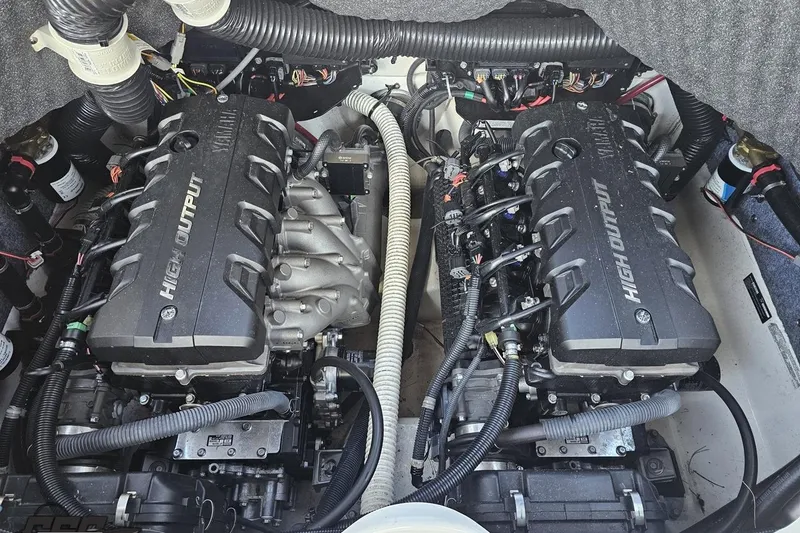 Slide: The Image of 2017 Yamaha Boats 242X E-Series high output engines in engine compartment. - 111