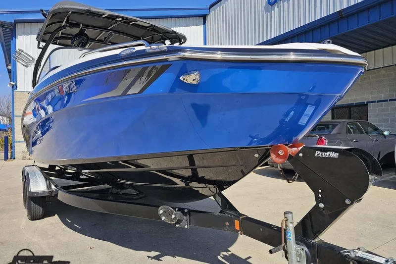 Slide: The Image of 2017 Yamaha Boats 242X E-Series in vibrant blue on a trailer. - 13