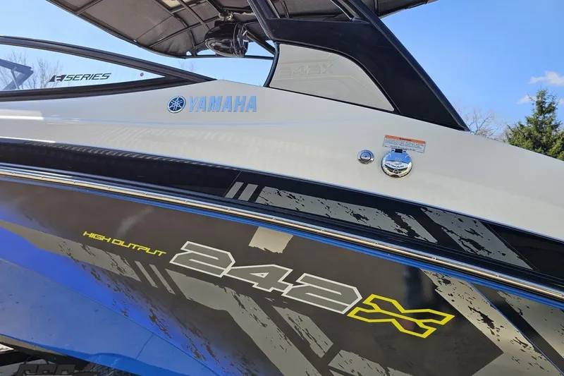 Slide: The Image of 2017 Yamaha Boats 242X E-Series, high output design, sleek exterior detailing. - 24