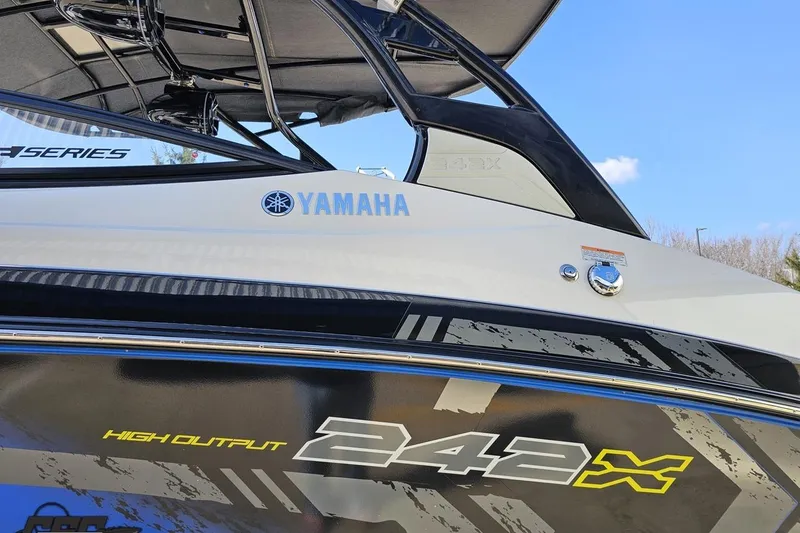 Slide: The Image of 2017 Yamaha Boats 242X E-Series, high output design, sleek exterior detailing. - 25