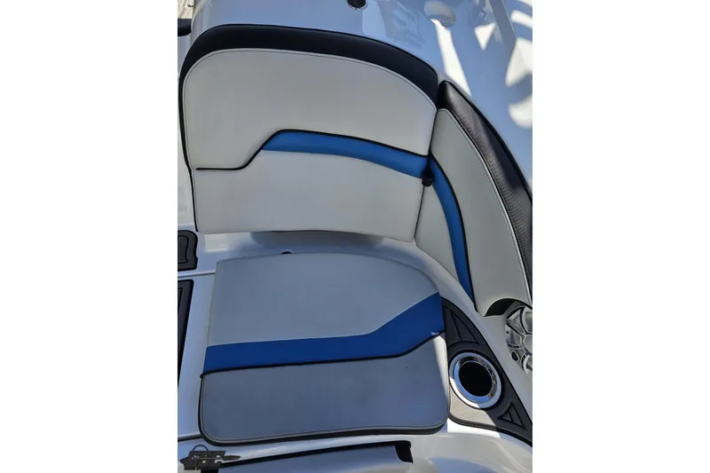 Slide: The Image of Yamaha Boats 2017 242X E-Series seat with blue and black accents. - 41