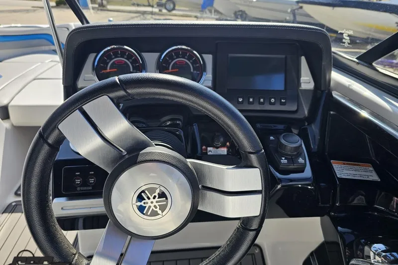 Slide: The Image of Steering wheel and dashboard of 2017 Yamaha Boats 242X E-Series. - 70