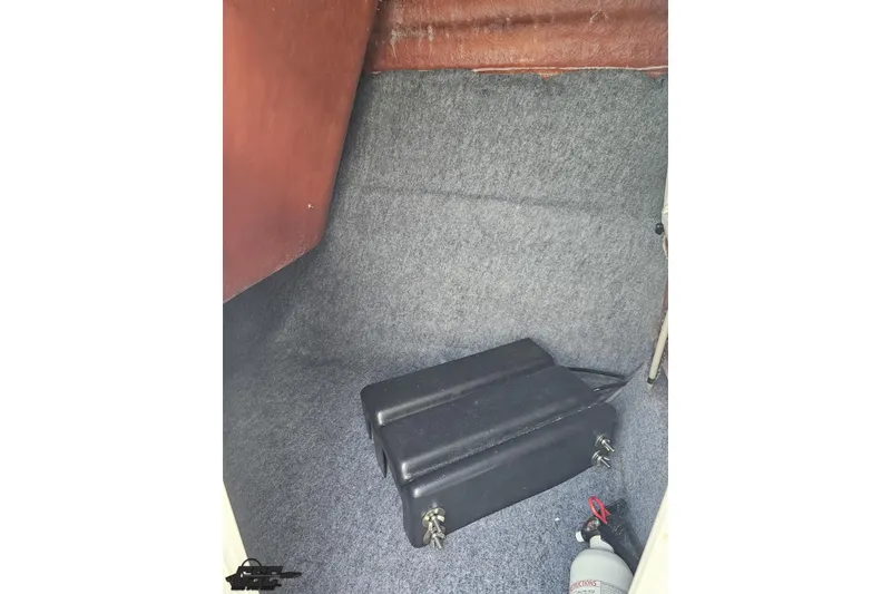Slide: The Image of Interior storage compartment of 2017 Yamaha Boats 242X E-Series with equipment. - 79