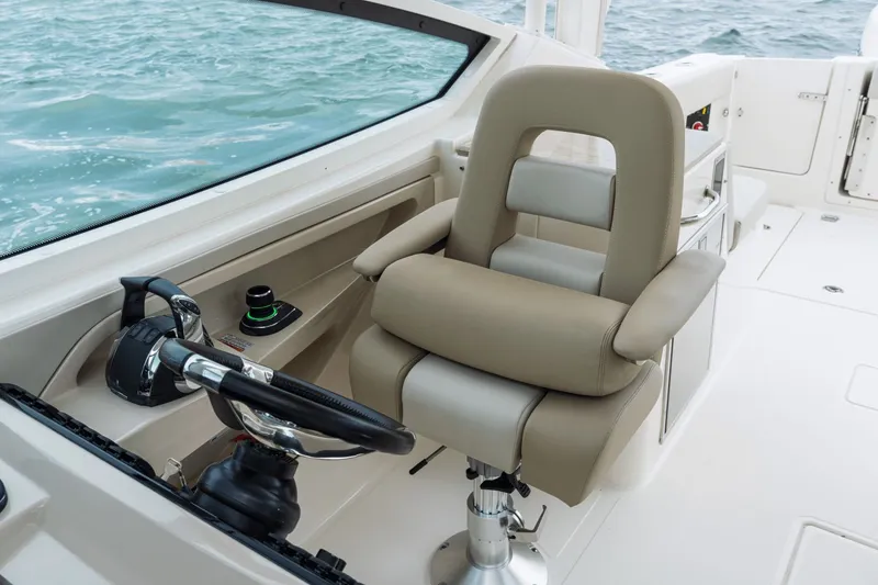 Slide: The Image of Boston Whaler 280 Vantage 2027 - 56