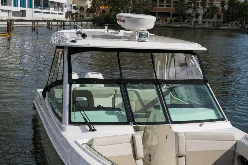 Slide: The Image of Boston Whaler 280 Vantage 2027 - 32