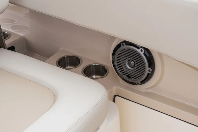 Slide: The Image of Boston Whaler 280 Vantage 2027 - 60