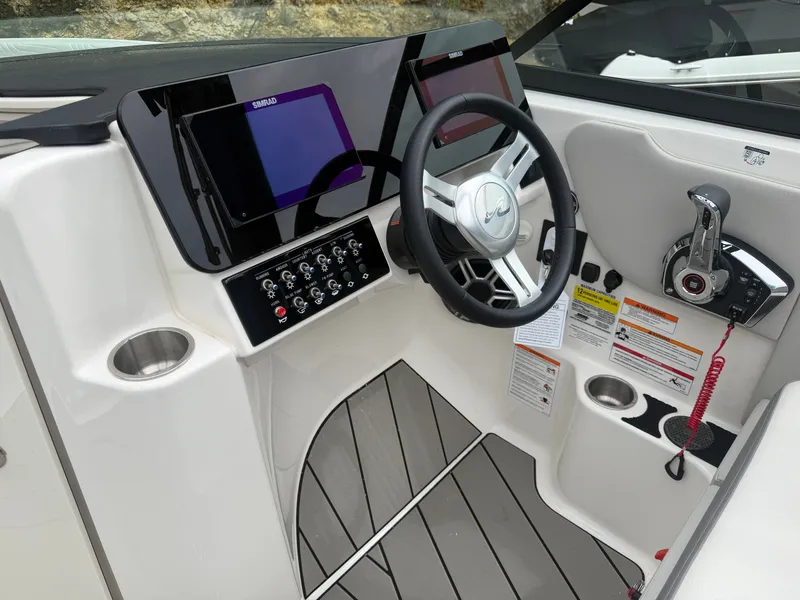 Slide: The Image of Sea Ray SDX 250 Surf 2026 - 1