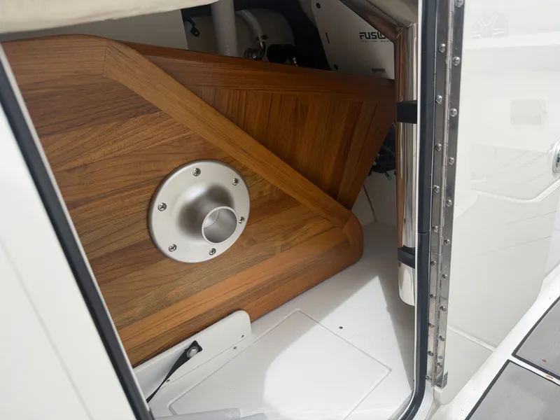 Slide: The Image of Sea Ray SDX 250 Surf 2026 - 11