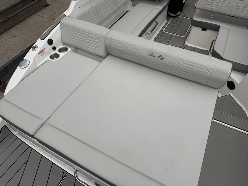 Slide: The Image of Sea Ray SDX 250 Surf 2026 - 20
