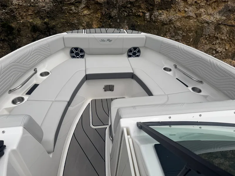 Slide: The Image of Sea Ray SDX 250 Surf 2026 - 4