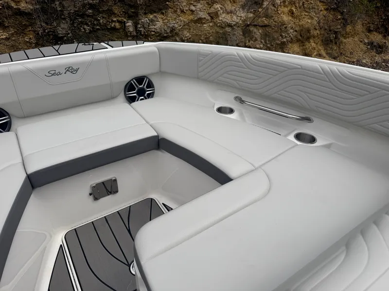 Slide: The Image of Sea Ray SDX 250 Surf 2026 - 5