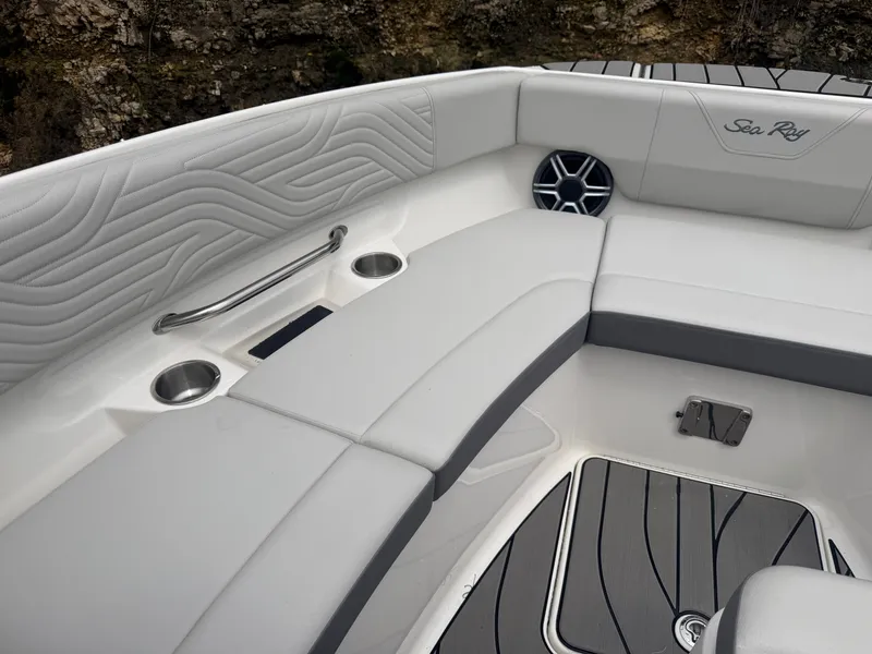 Slide: The Image of Sea Ray SDX 250 Surf 2026 - 6