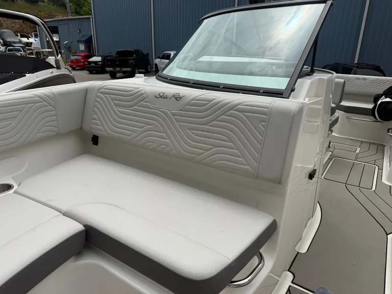 Slide: The Image of Sea Ray SDX 250 Surf 2026 - 7
