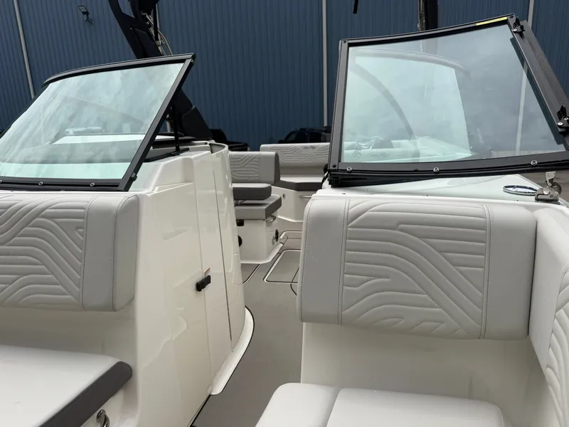 Slide: The Image of Sea Ray SDX 250 Surf 2026 - 8