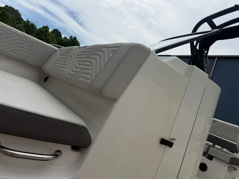 Slide: The Image of Sea Ray SDX 250 Surf 2026 - 9