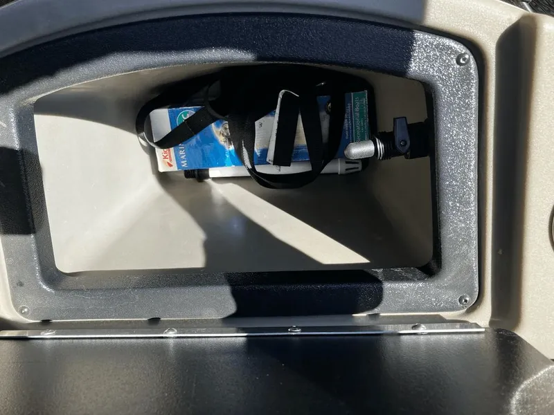 Slide: The Image of Sun Tracker Bass Buggy 2023 - 10